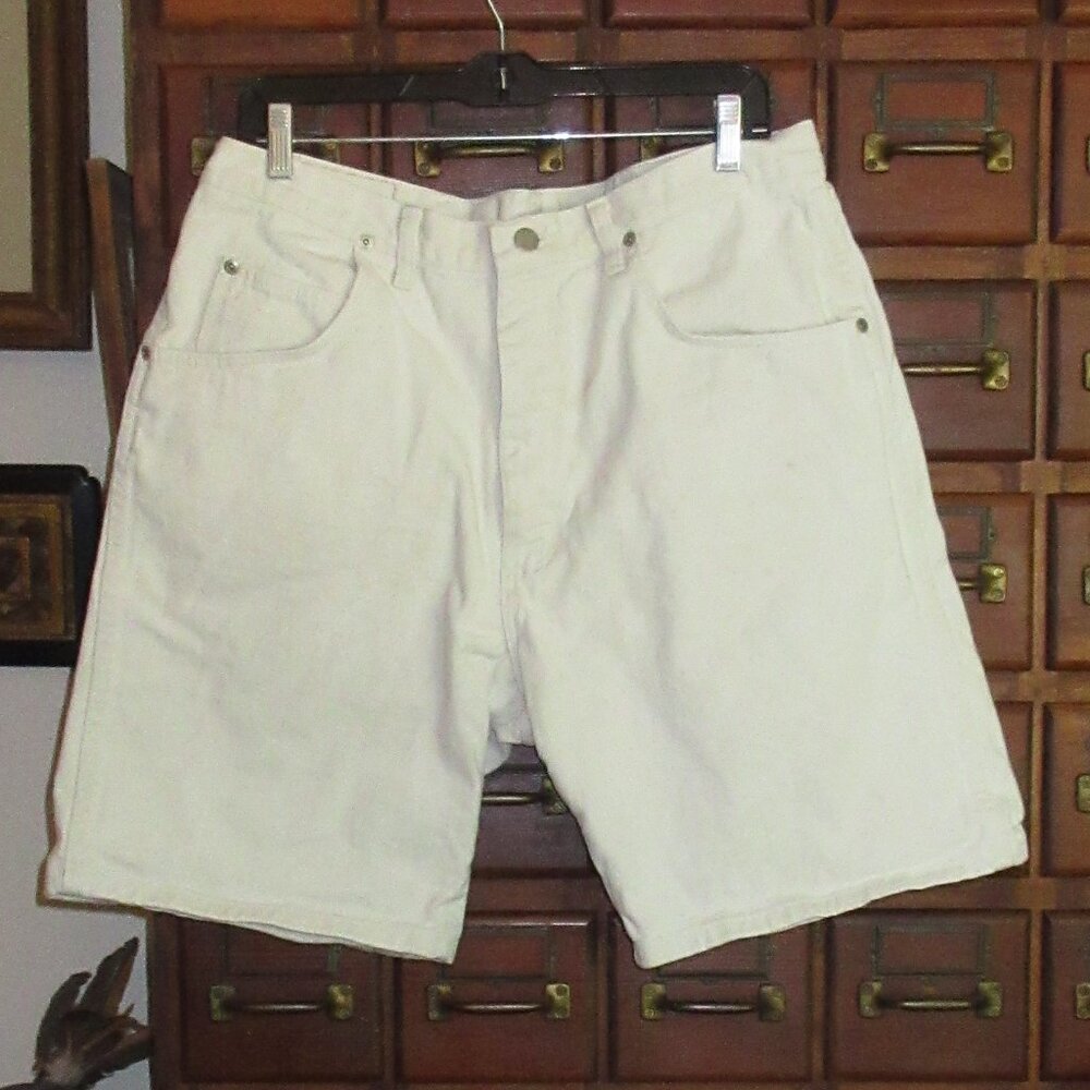 Vintage WRANGLER Cream Beige Shorts High Rise. W36